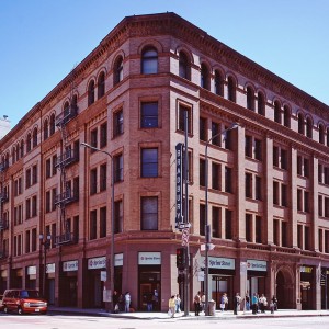 1014px-Bradbury_building_Los_Angeles_c2005_01383u_crop