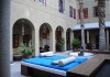 img32556-Courtyard-at-HI-Santa-Monica-Hostel