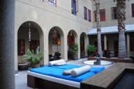 img32556-Courtyard-at-HI-Santa-Monica-Hostel